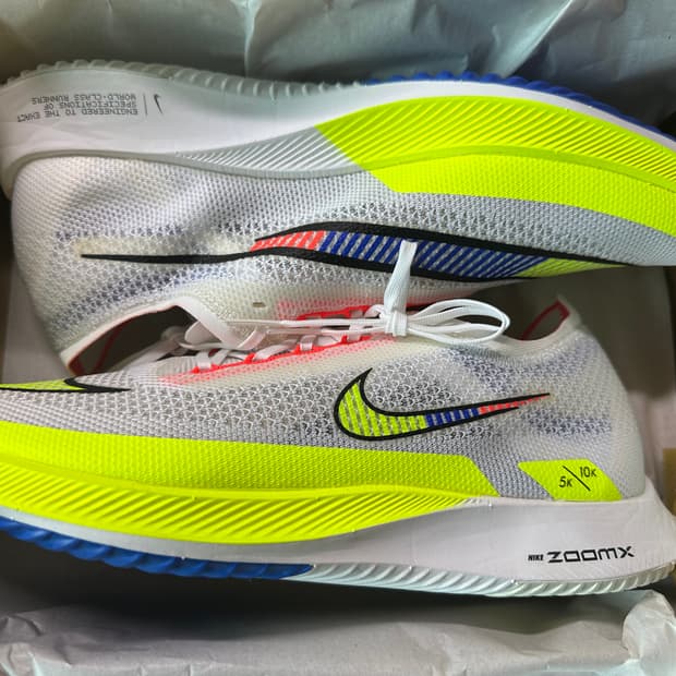 나이키 줌x 스트릭 플라이 화이트 볼트