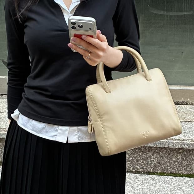 프라다 소프트 레더 토트백