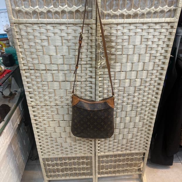 정품 루이비통 오테온 크로스백 팝니다