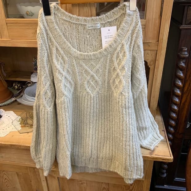 earth music 모리걸 빈티지 딥라운드넥 니트