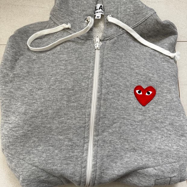 꼼데가르송 후드집업 m사이즈 팝니다