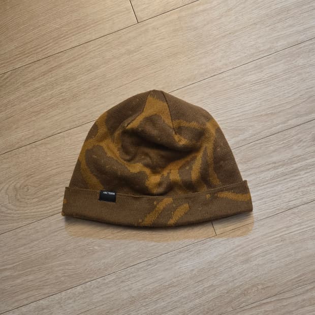 아크테릭스 라이트웨이트 그로토토크 비니 렐릭 유콘