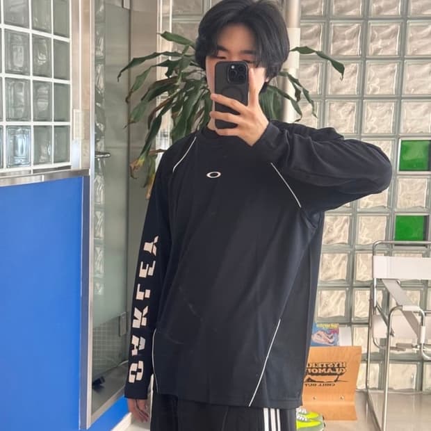 last one/oakley SLANT LOGO PRINT L/S TEE