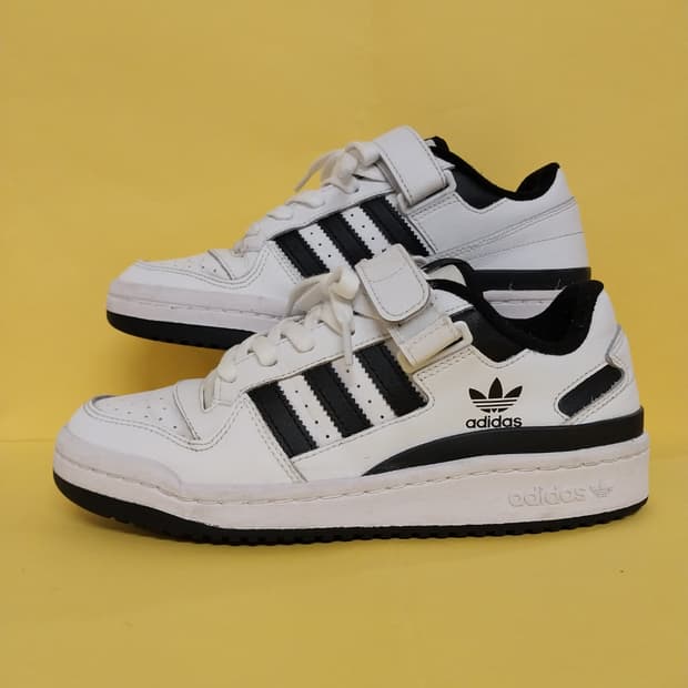 여성 아디다스 오리지널스 포럼 로우 화이트블랙 운동화 (235)