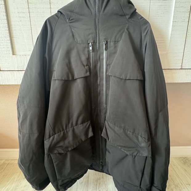 유니클로 화이트마운티니어링 하이브리드 다운파카 패딩