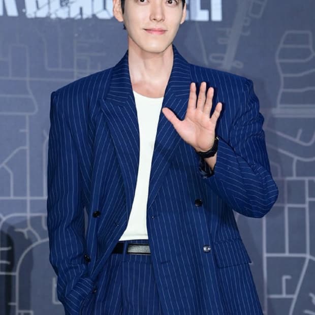 24FW 렉토 서스테너블 핀 스트라이프 듄 아워글라스 자켓 다크 네이비