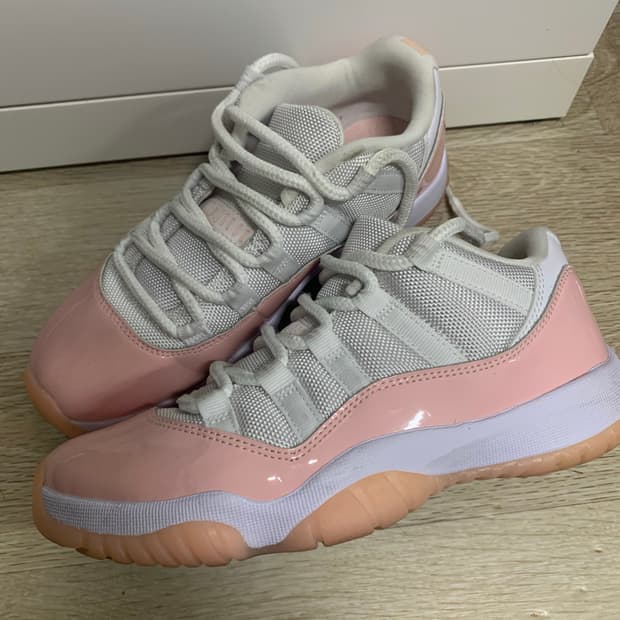 W 에어조던 11 레전드핑크(235)