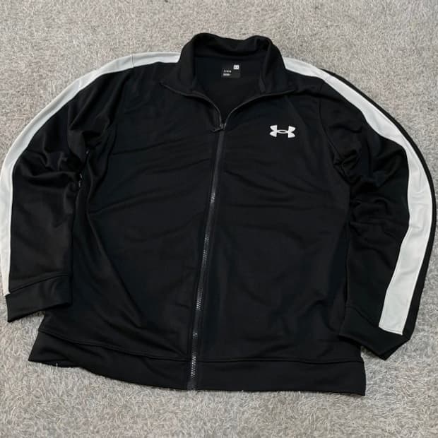 언더아머 블랙 트랙탑 져지집업 100/L