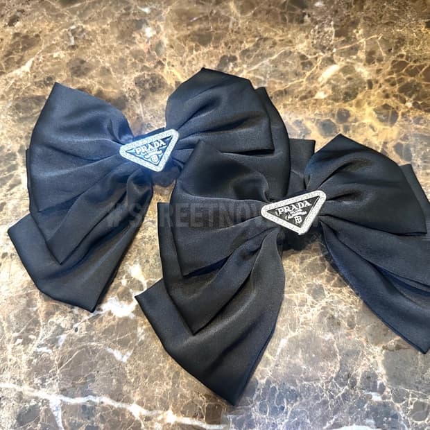 프라다 블랙로고 헤어핀 블랙