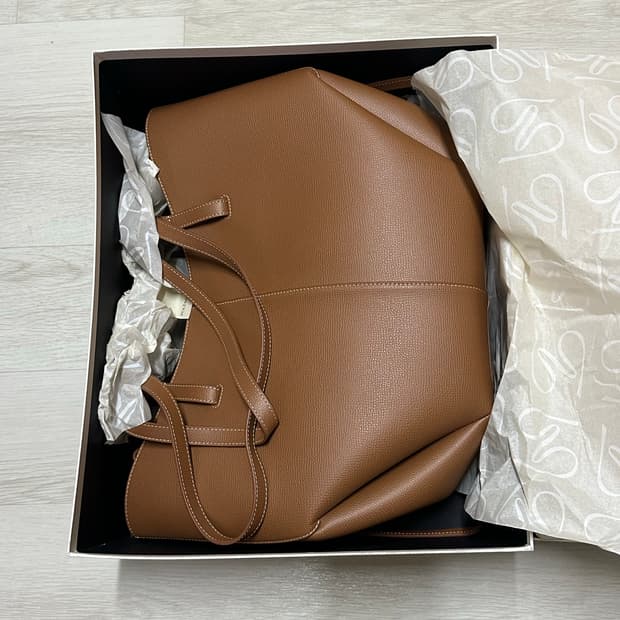 (*풀박 미착용 새제품)폴렌느 시미백 카멜색상 팝니다