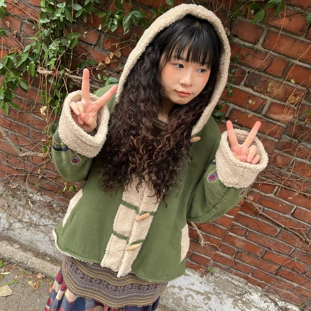 말차 히피 자수 포인트 양털 후드 아우터