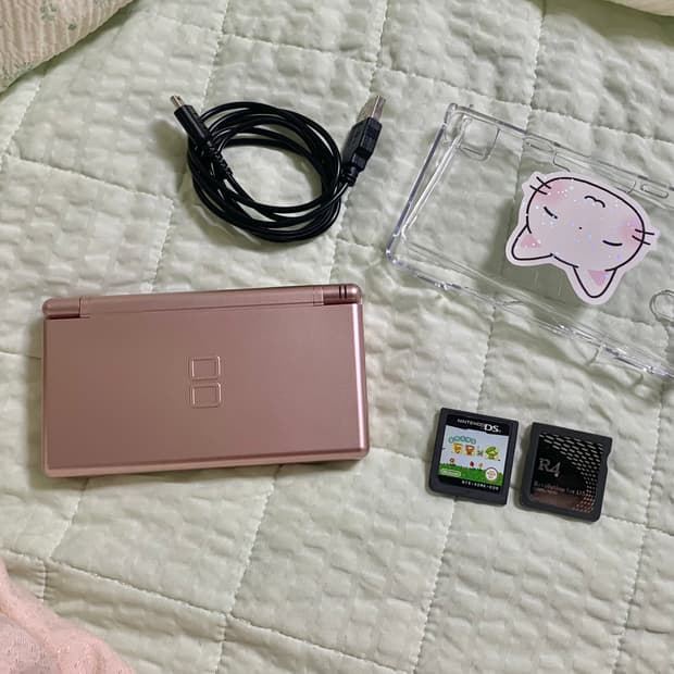 닌텐도 ds lite 로즈골드 + 놀동숲 한국칩 / 놀러오세요 동물의 숲