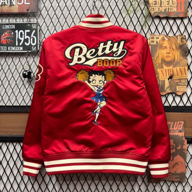 베티붑 새틴 바시티 자켓 후면 캐릭터 포인트 레드