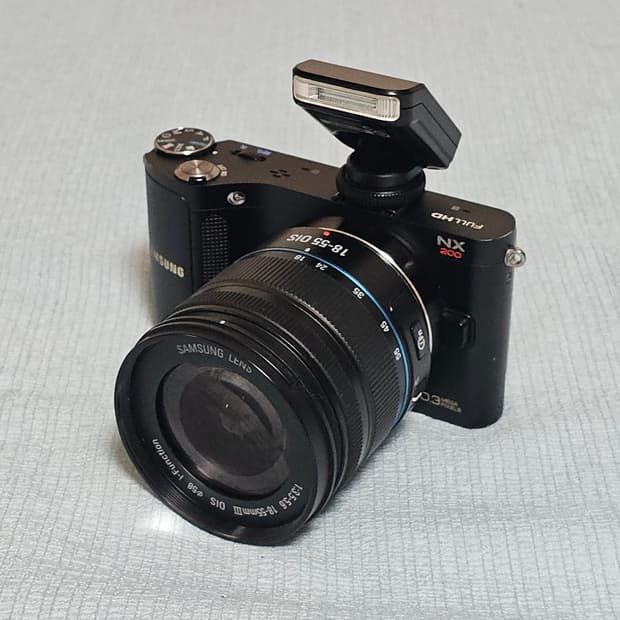 삼성 NX200