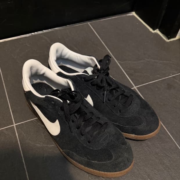 나이키 킬샷 2 레더 블랙 스웨이드 스니커즈로, 검솔(Gum sole)