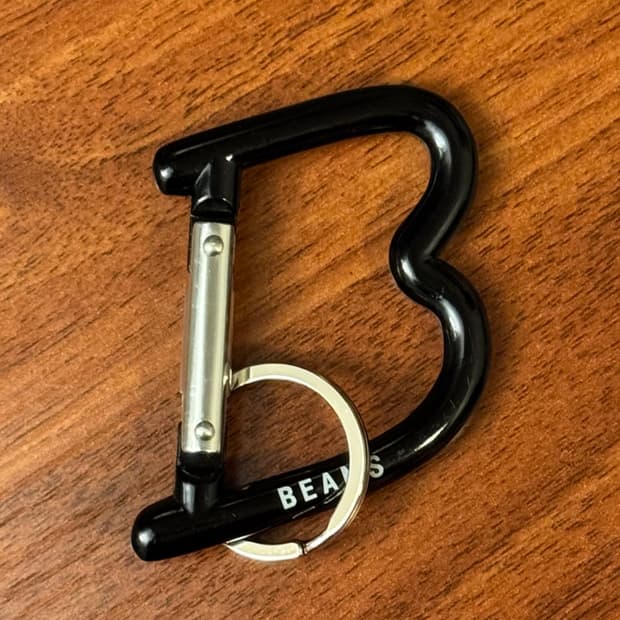 빔즈 B 로고 카라비너 키링 BEAMS