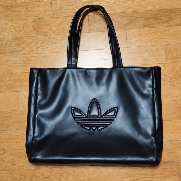 아디다스 폴리우레탄 트레포일 쇼퍼백