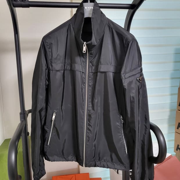 22SS 프라다 삼각로고 바람막이 자켓 50 블랙