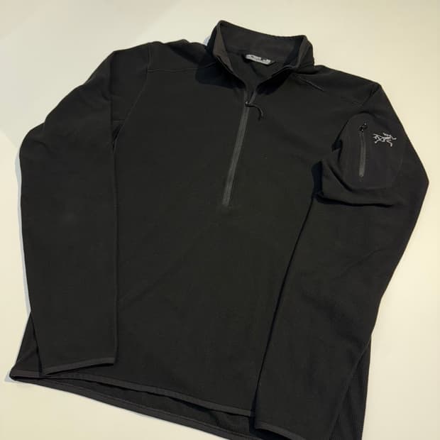 아크테릭스 델타 LT 짚 넥 M