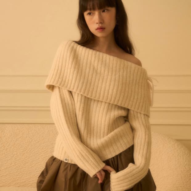 어윗 오프숄더 니트 아이보리