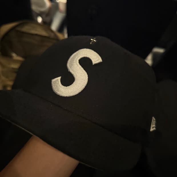 슈프림 뉴에라 골드 크로스 S로고 뉴에라 캡712 사이즈 59.6