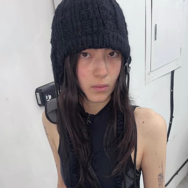 Ojos 이어플랩 비니 블랙