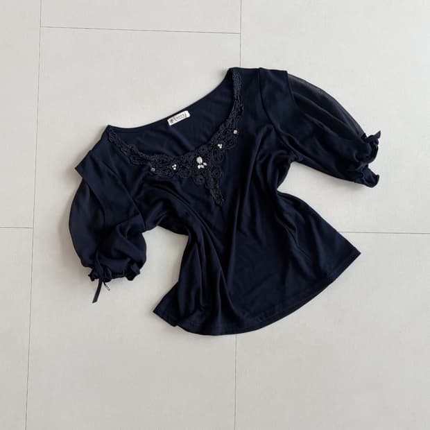 axes femme) puff sleeve top