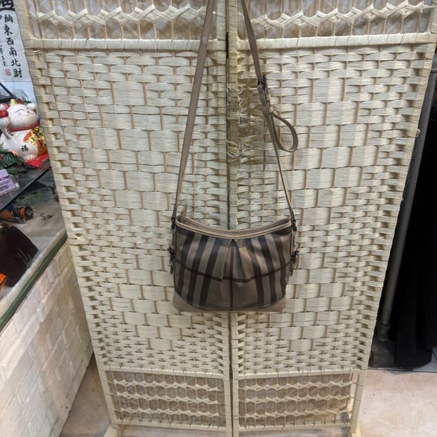 정품 버버리 스모크체크 크로스백 팝니다