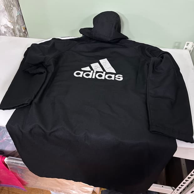 100 아디다스 블랙 백로고 벤치코트 돕바