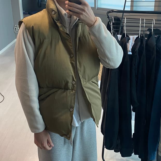 [새상품] 데이 크롭 푸퍼 패딩 베스트 카키 베이지 