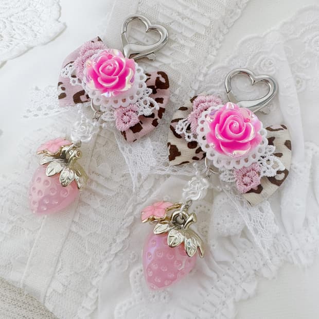 sakura gyaru keyring