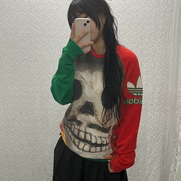 아디다스 빅 스컬 데이데드크루 트레포일 맨투맨 105 C06502