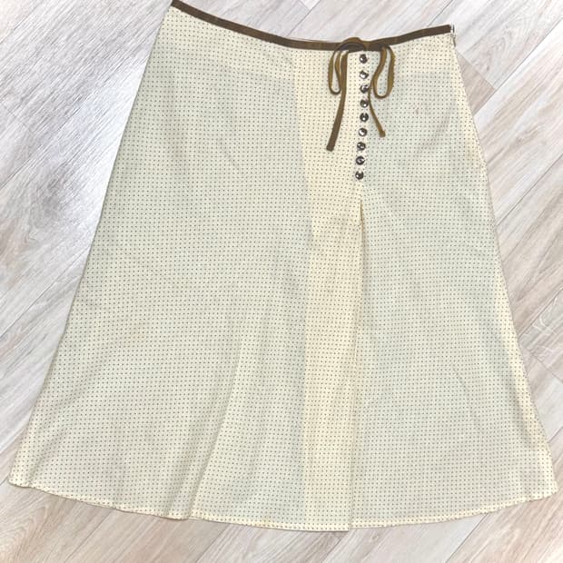 도트 버튼 리본 미디 스커트