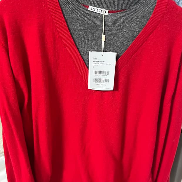 [S] 렉토 25FW 콘트라스트 레이어드 브이넥 니트