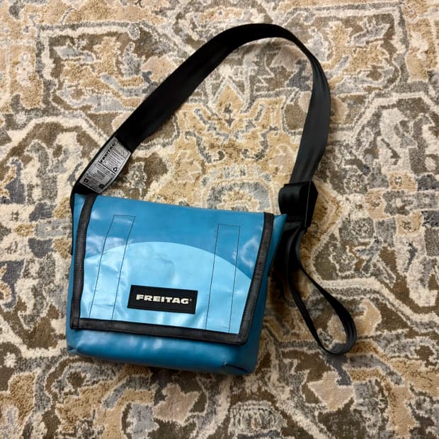 [프라이탁] F11 라씨 블루 투톤 웨이브 (민트택O)