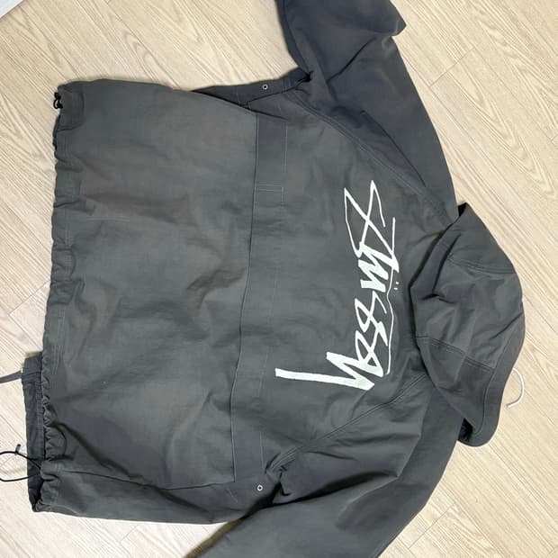 스투시 바람막이