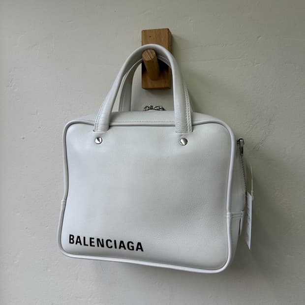 16273 - 발렌시아가 트라이앵글 스퀘어 토트 숄더백