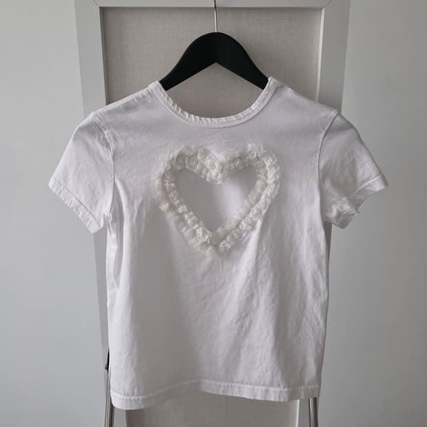 동은 레이스 하트 티 화이트