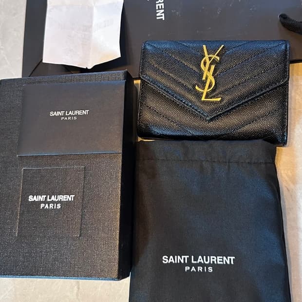 입생로랑 마틀라세 반지갑 블랙 금장