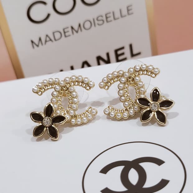 샤넬 귀걸이 cc로고 플라워 포인트 업사이클링