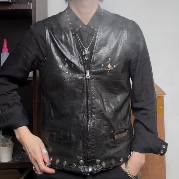 골든구스 카프스킨 레더 스터드 베스트 블랙 size xs
