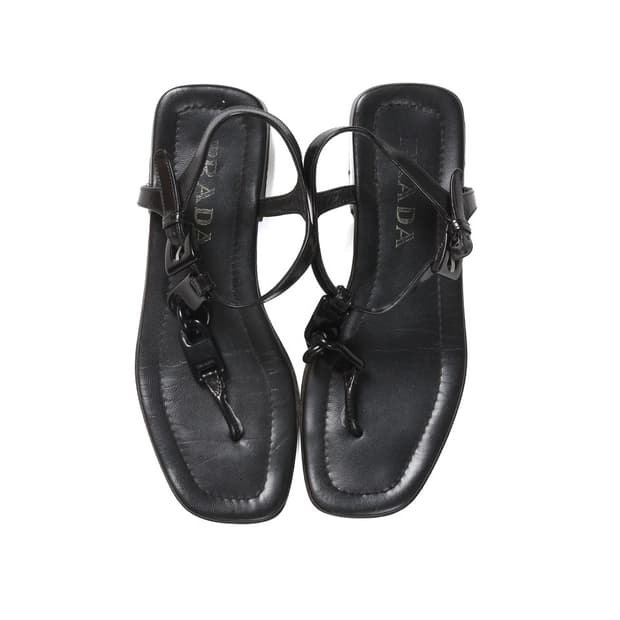 프라다 Prada Buckle Sandals 
