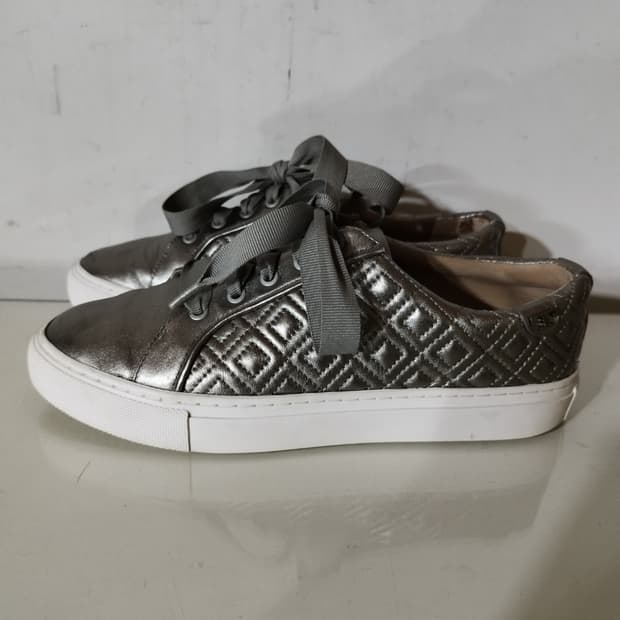 240mm 7m 토리버치 퀼팅 실버 메탈릭 스니커즈 