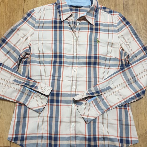 1076 헤지스 긴팔 남방셔츠 90 사이즈입니다