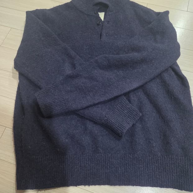 포터리 컴포트 폴로니트 네이비 3사이즈 팝니다.