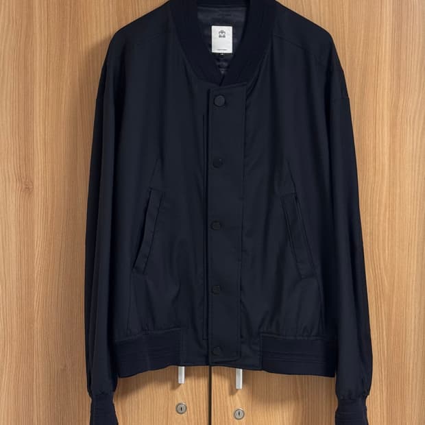 4) 폴리테루 울 바시티 봄버 다크네이비