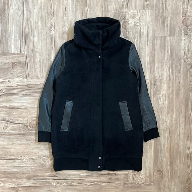 Gabardine K.T 셔링카라 램스킨 코트 