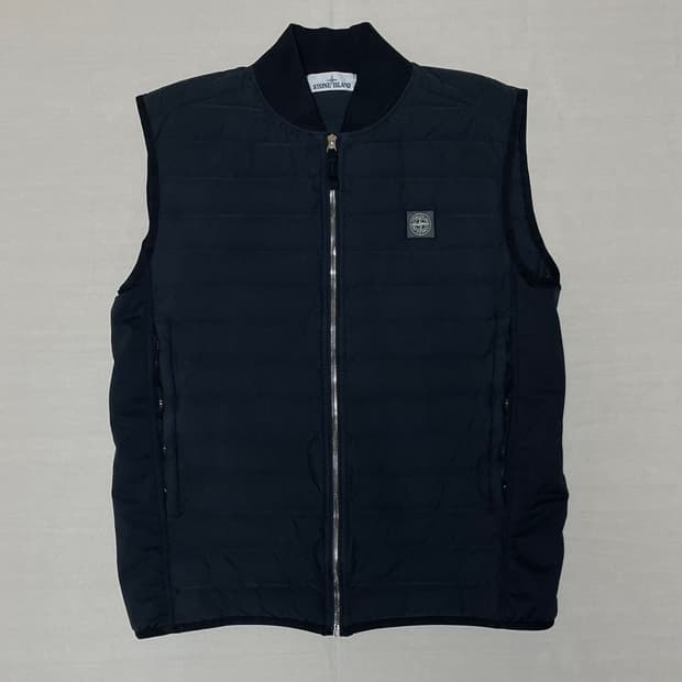 스톤아일랜드 룸우븐 경량 조끼패딩 [L]