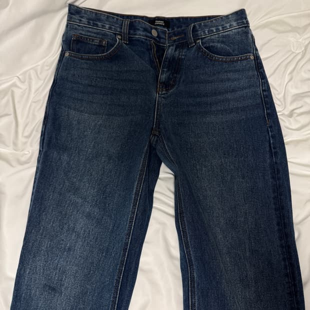 커먼 브러쉬 스트레이트 데님 팬츠 [미디엄 인디고]