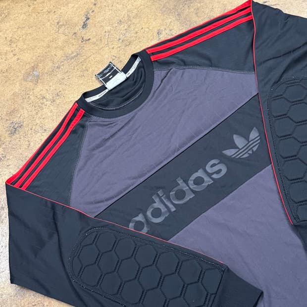 아디다스 검빨 긴팔 티셔츠 95